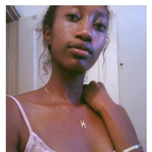 Poshmark profile picture for @india